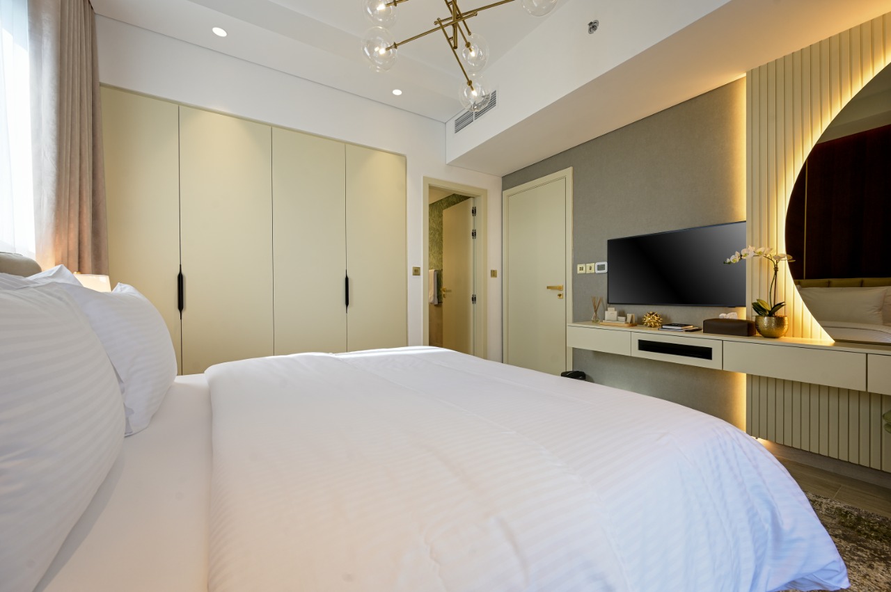 Apartment 812 image 15